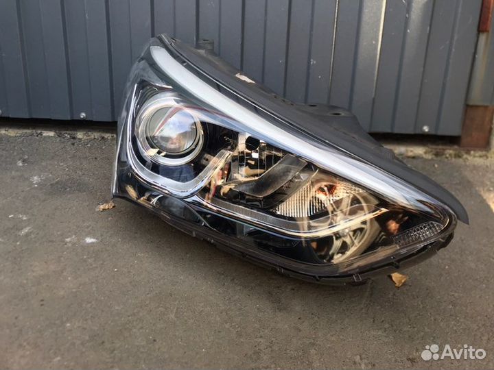 Фара ксеноновая передняя правая Hyundai Santa Fe