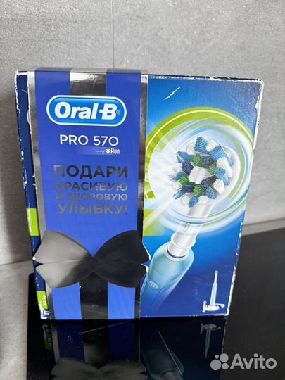 Электрическая зубная щетка oral b