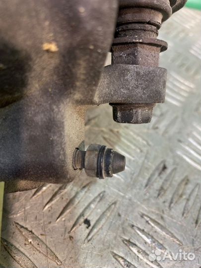 Суппорт передний левый Cadillac Cts 2 седан 3.6