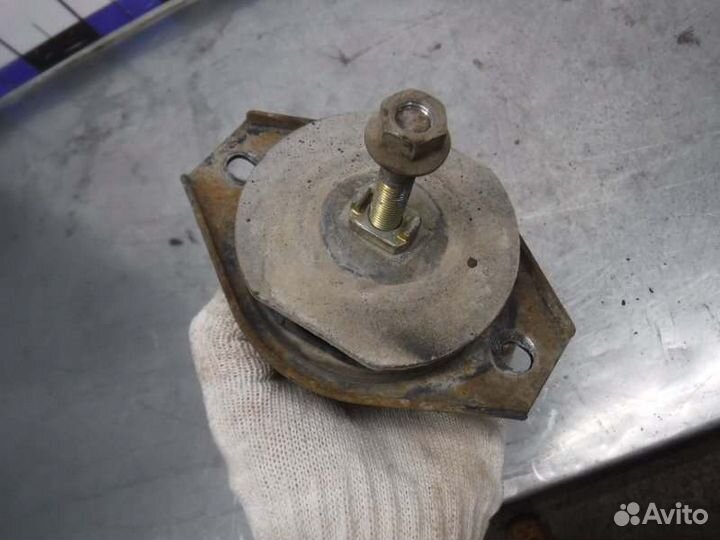 Подушка двигателя передняя правая Лада Приора 126