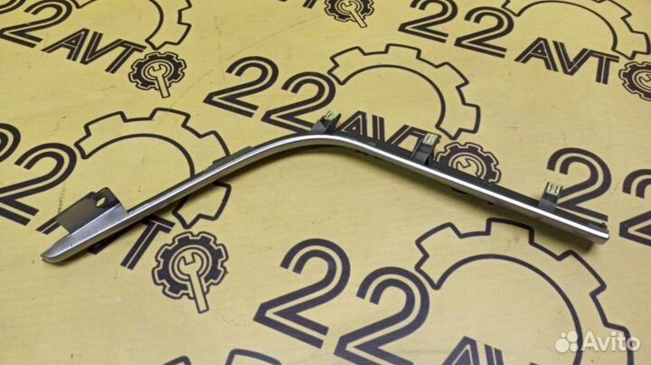 Накладка на торпедо декоративная правая Subaru