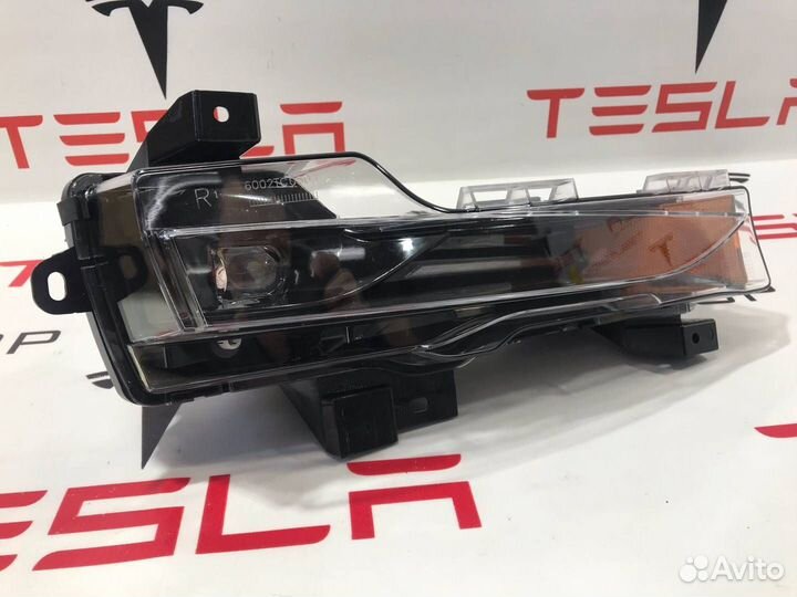 Фара противотуманная правая Tesla Model 3 2020