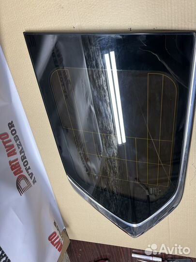 Стекло заднего правого крыла Lexus LX 570