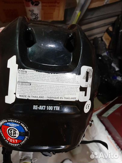 Хоккейный шлем