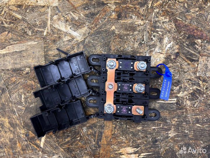 Блок предохранителей Jaguar XF 2009-2015