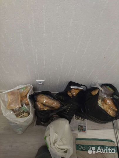 Четыре, пакета хлеба