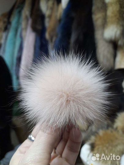 Меховые помпоны для декора