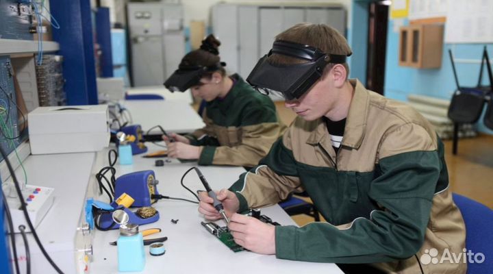 Слесарь сборщик рэа и П с проживанием