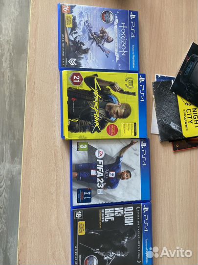 Продам Ps 4 pro (1Тб) в хорошем состоянии
