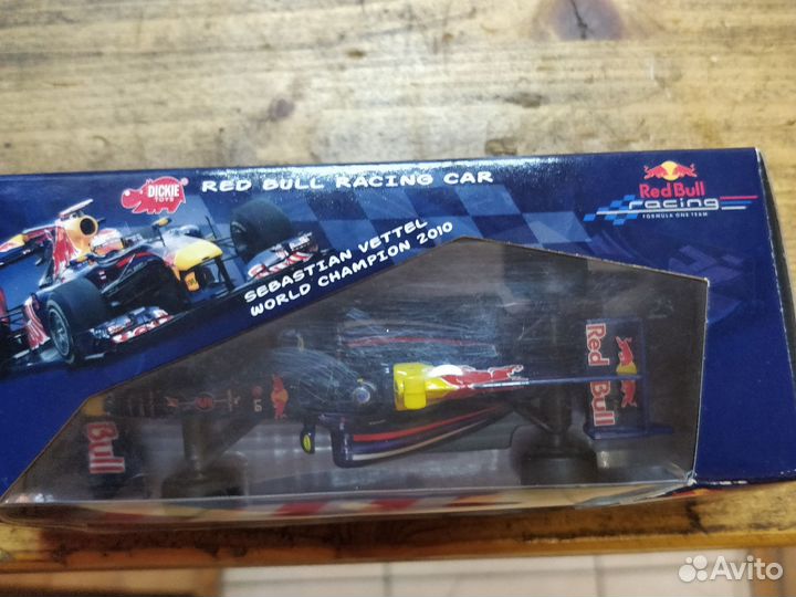 Модель Формула 1 Renault Red Bull racing 1:43