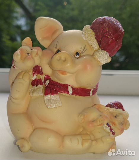 Забавная фигурка (хрюшка с поросятами)