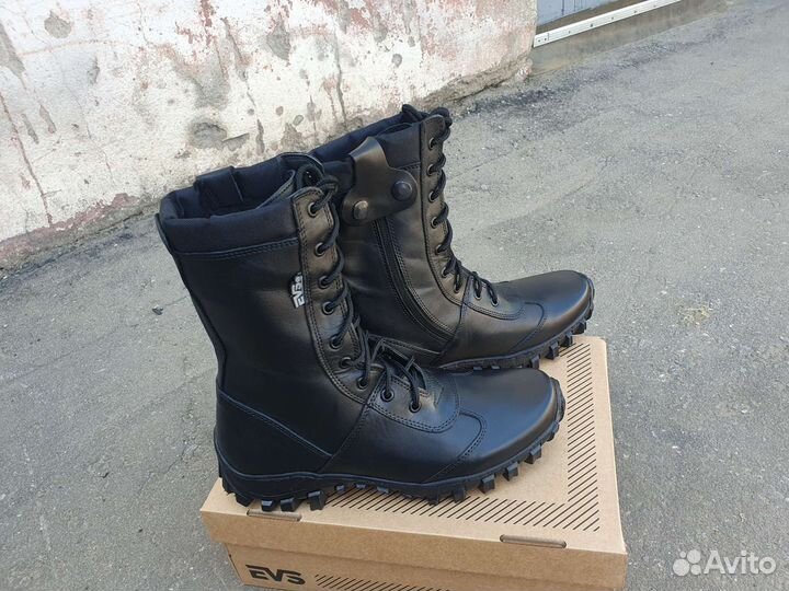 Ботинки с высоким берцем