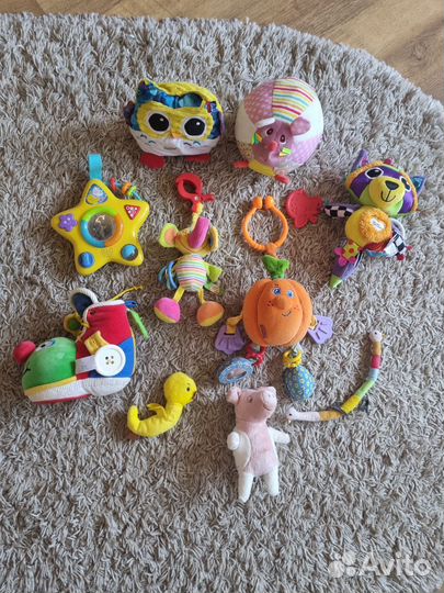 Много развивающих игрушек 0+