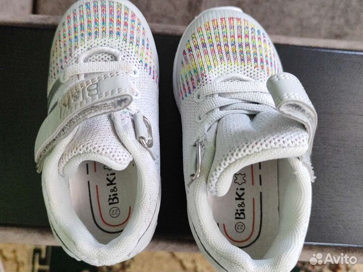 Кроссовки для девочки 22 размер новые