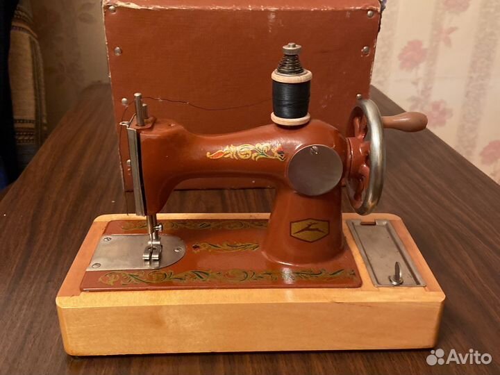 Детская швейная машинка СССР