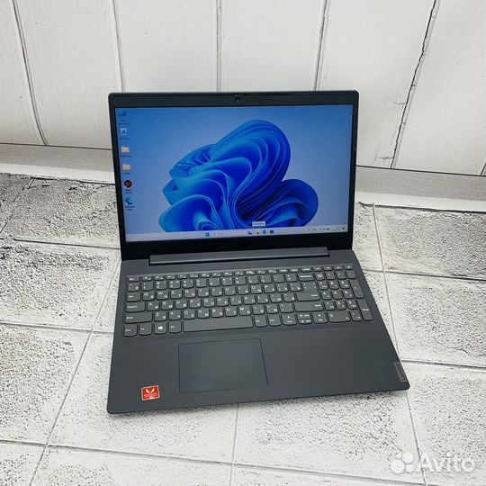 Lenovo 15.6 HD R3 3200U/8GB/256SSD