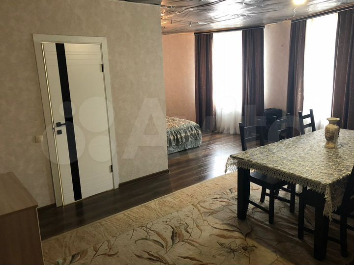 Дом 430 м² на участке 8 сот.