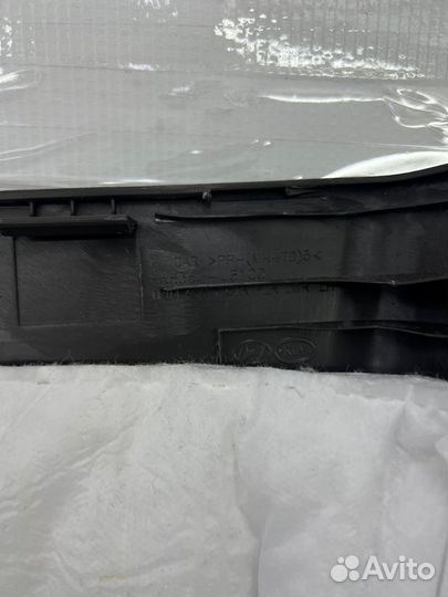 Накладка на стойку кузова левая Kia K 900 2 G6DN