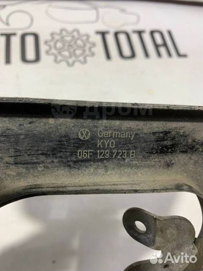 Кронштейн впускного коллектора Volkswagen Passat