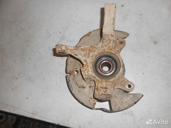 Кулак поворотный передний левый (Nissan Almera)