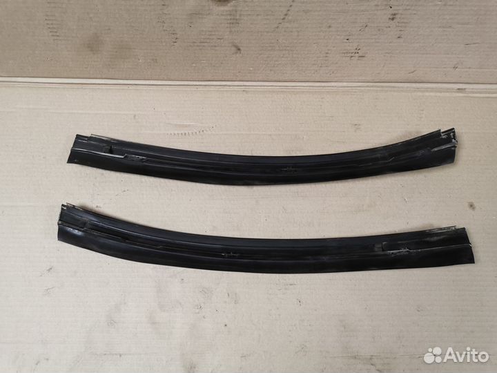 Нижние молдинги лобового стекла на Mercedes W124