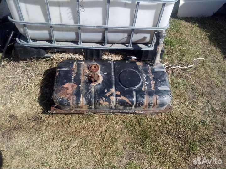 Газель, Дверь правая и бензобак или меняю на шуруп