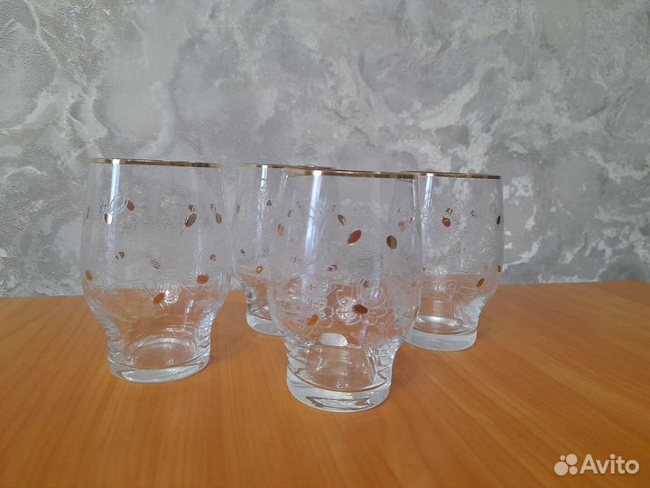 Стеклянные стаканы