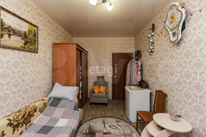 Комната 49 м² в 2-к., 1/2 эт.