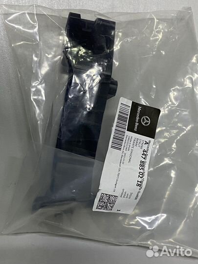 Кронштейн переднего бампера правый Mercedes W447