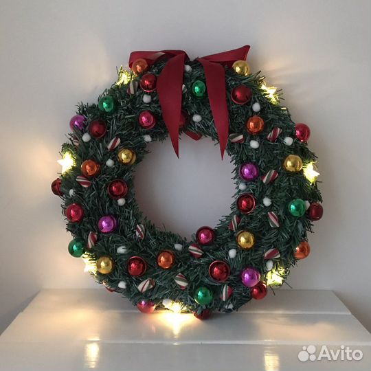 Рождественский венок с гирляндой