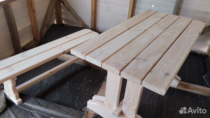 Стол из дерева