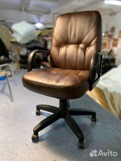 Офисное кресло