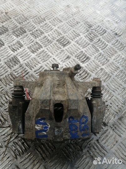 Суппорт передний левый Toyota Corolla E150 1.6