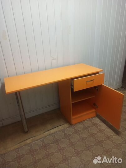 Маникюрный стол бу