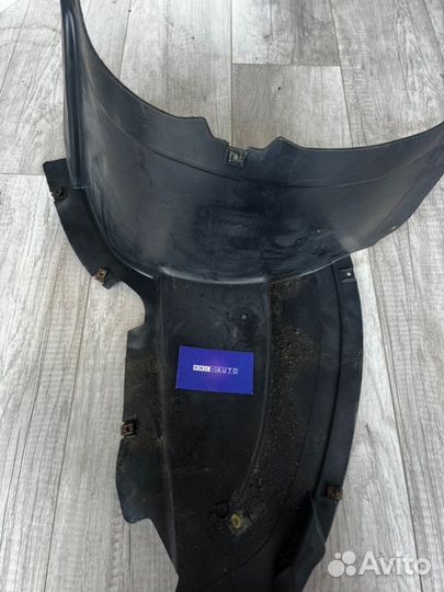 Передняя часть переднего подкрылка Volkswagen