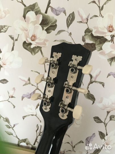 Акустическая гитара