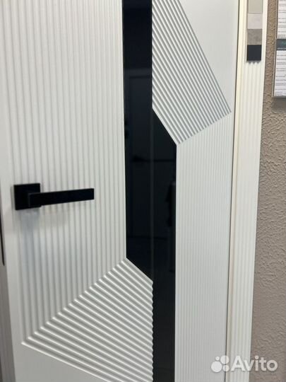 Дверь межкомнатная из серии F-3 с чёрным стеклом