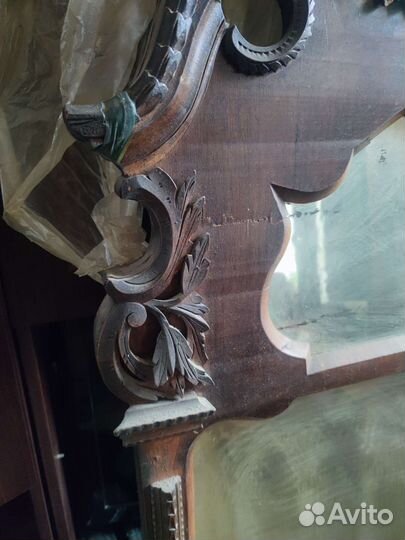 Старинная антикварная мебель. Зеркало