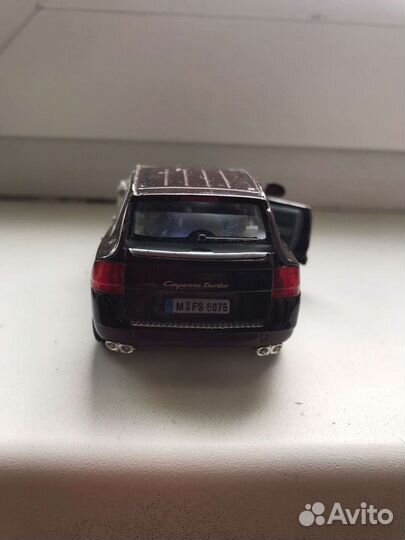 Модель Porsche Cayenne 1/38 Kinsmart