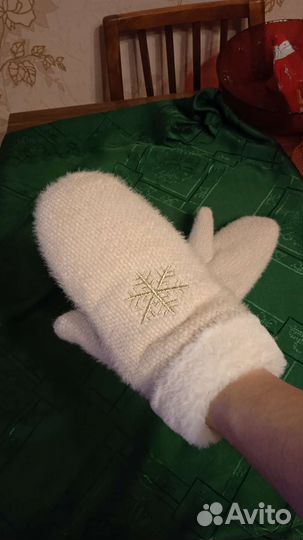 Варежки женские