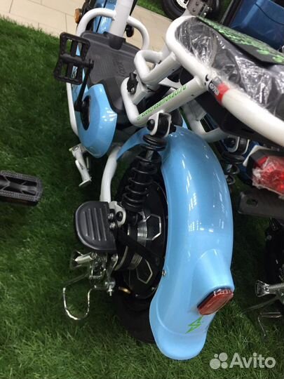 Электроскутер с педалями