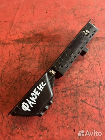 Блок управления стеклоподъемниками Флюенс Fluence