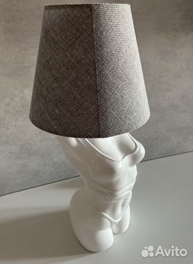 Лампа настольная с абажуром