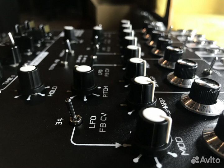 Soma Lyra-8 Synth Black Beast