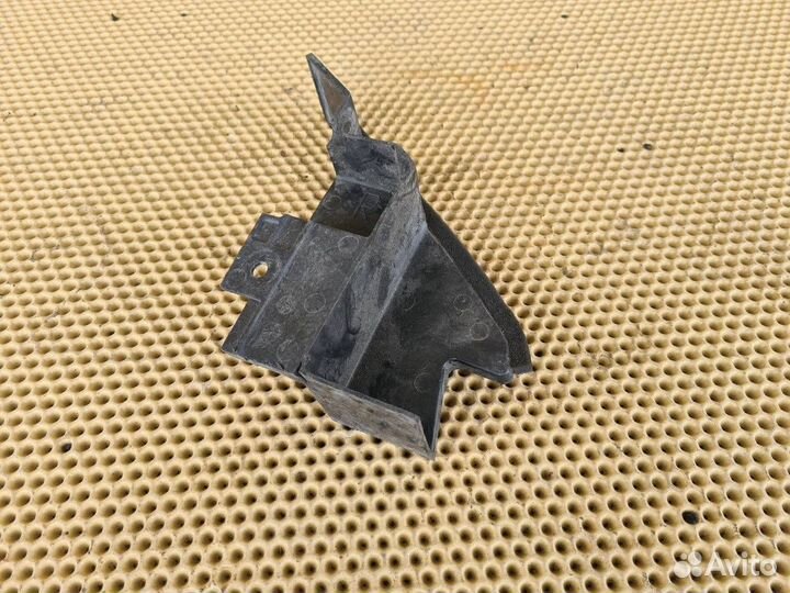 Дефлектор радиатора передний правый Infiniti Fx35