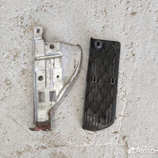 Опора под левую ногу Audi 80 B4