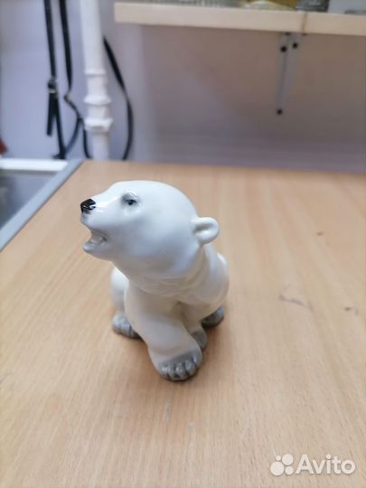 Статуэтка, белый медведь. Фарфор. СССР