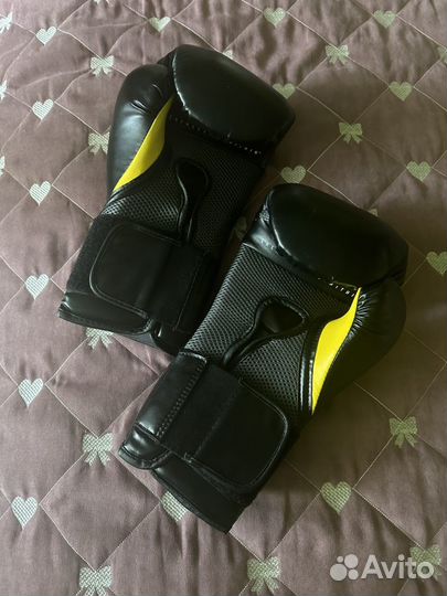 Боксерские перчатки 14 oz everlast