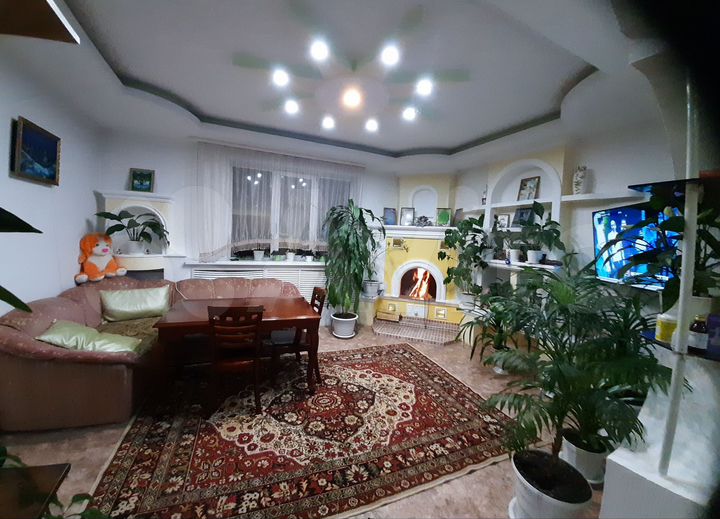 Дом 201,2 м² на участке 6,46 га