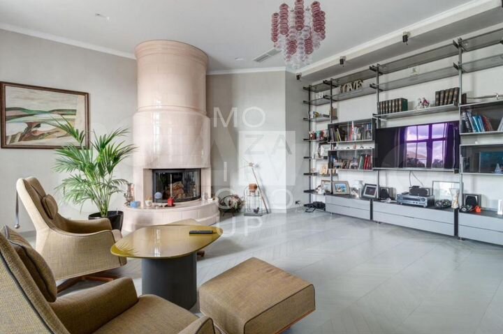 Коттедж 830 м² на участке 22 сот.